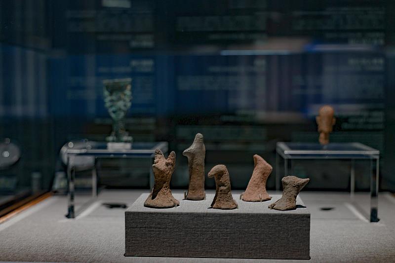 狐狸狗造型陶偶，製作精美，展現史前人類對美學的品味。（大檔）