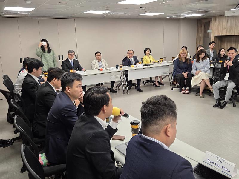 臺越資訊軟體服務廠商就服務及產品進行介紹。