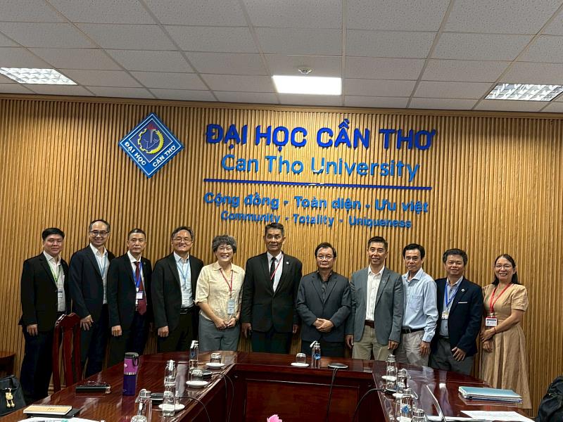 臺灣交流團與肯特大學農漁及相關學院代表進行深度交流合作座談。