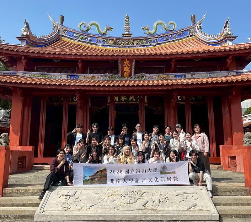 日本學生走訪台灣景點，體驗文化風情。