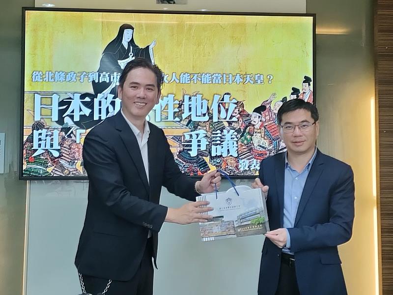 圖左為講師蔡亦竹、右為臺體大主任秘書兼性平會執行秘書陳添丁。