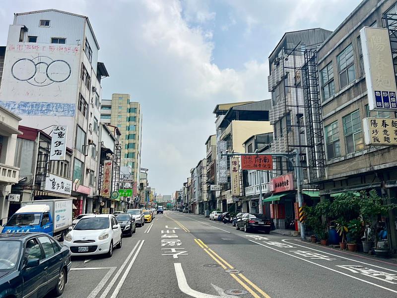 受到政策調控與貸款緊縮續行影響,七都公寓房價全面下修,台南市公寓下跌8.8%最多。