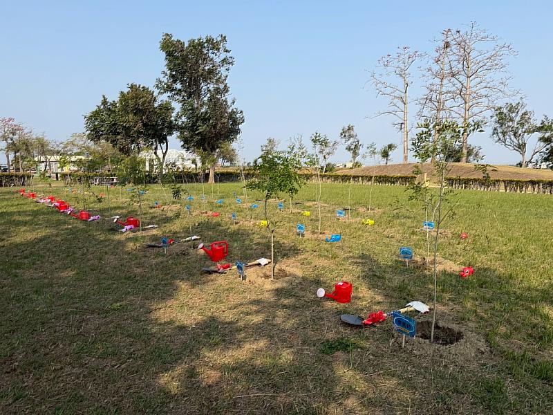 義竹鄉村里清潔大作戰 齊聚公園共植綠意