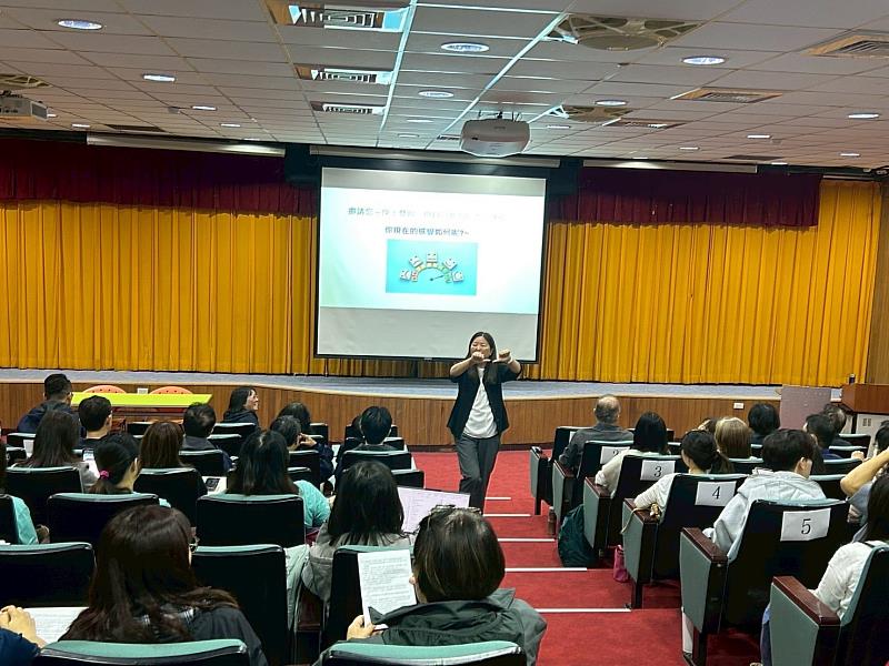 講師陳寶美分享SEL與實務經驗。