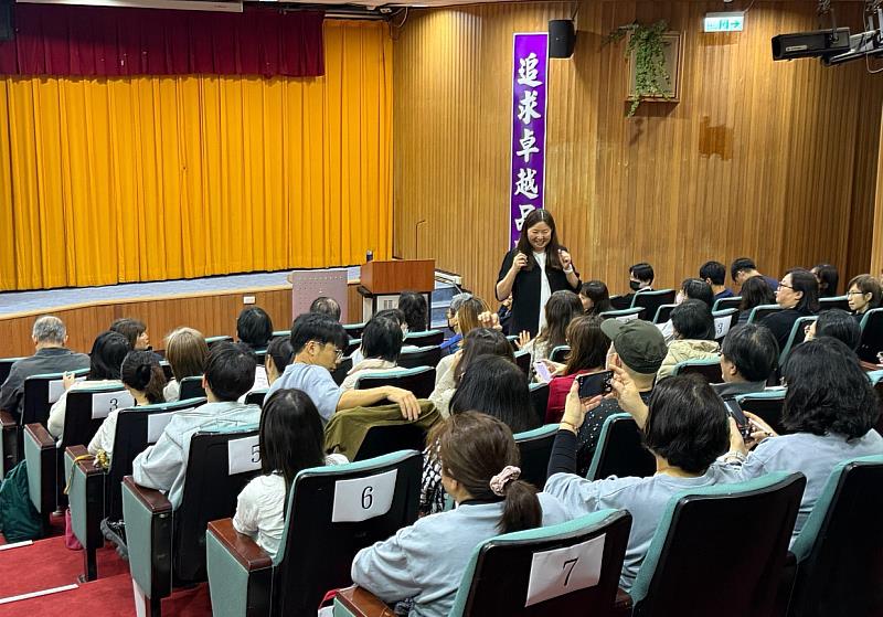 講師陳寶美分享SEL與實務經驗。