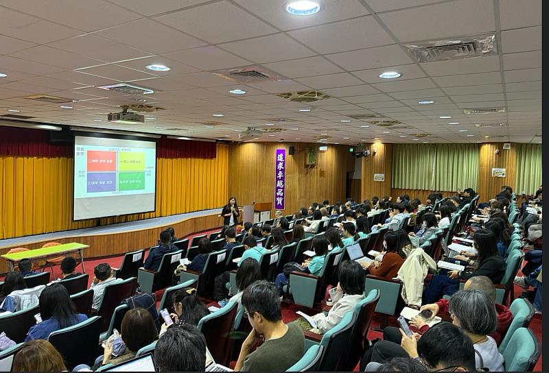 講師陳寶美分享SEL與實務經驗。