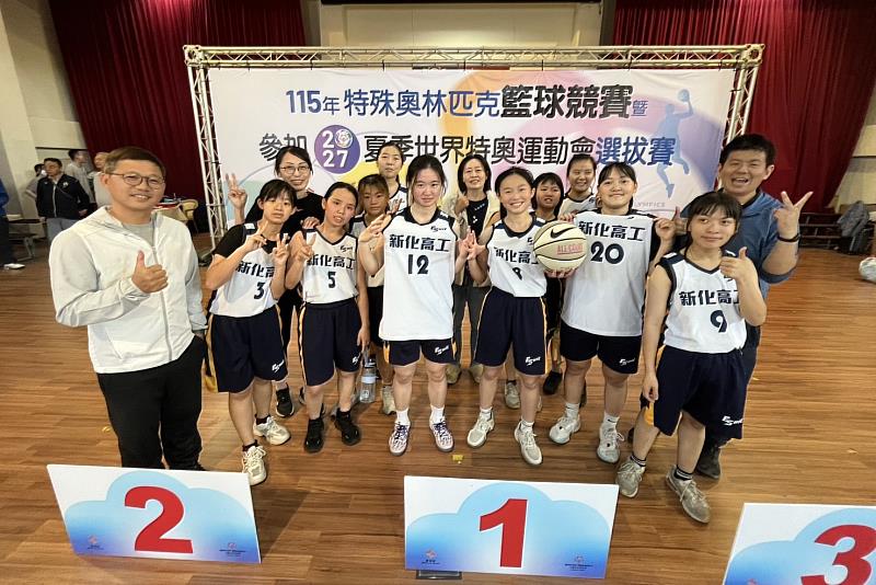 南大與新化高工、南大附聰及後甲國中組成融合女子籃球隊，跨校協作參與特奧賽事，展現南大在融合運動的實踐。