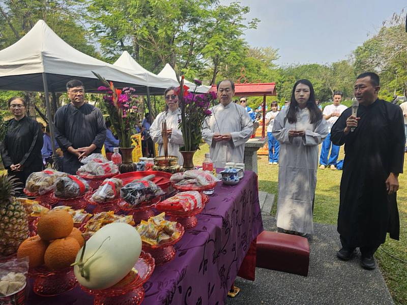 打八音疊盤花 湖畔千人野餐 六堆園區歡慶伯公生蓋鬧熱