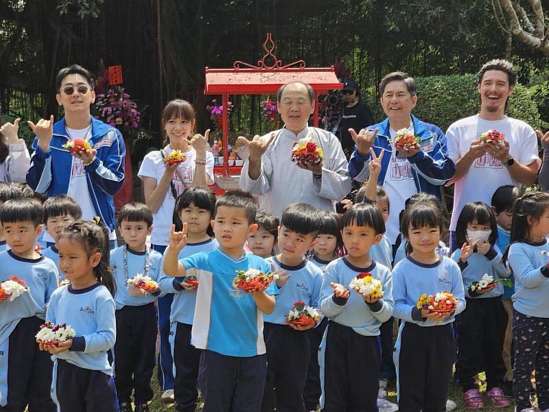 「二月二伯公生 六堆蓋鬧熱」，祭祀人員大合影。