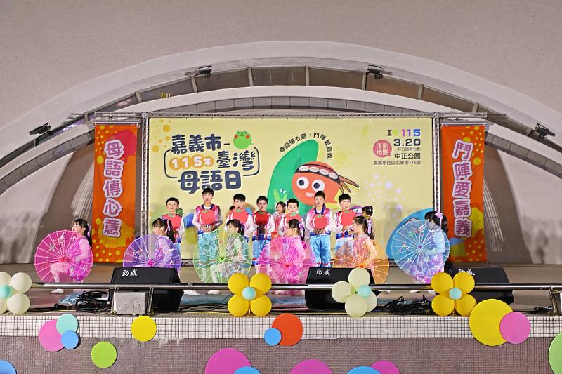 嘉大附小客語歌唱。