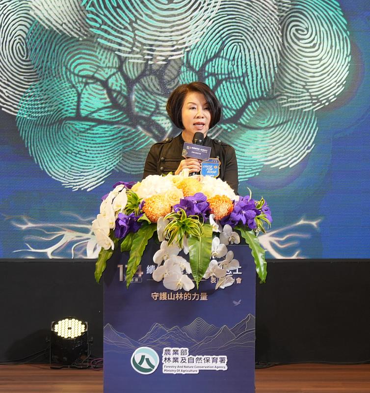 國際扶輪3523地區張㻟真總監表示,自107年起已連續多年贊助獎金給年度績優森林護管人員,以實際行動支持捍衛臺灣珍貴山林資源的守護者。