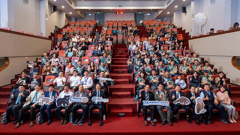 114年度績優護管員暨監測志工表彰大會與會貴賓大合照。