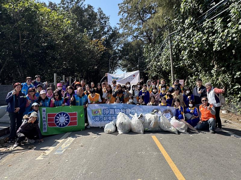 「净滩爱台湾－海好有青年」大合照。