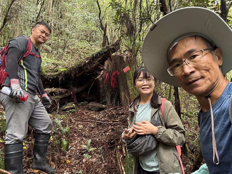 廖光成參加八仙山事業區深山特遣-複查林政案件現場。