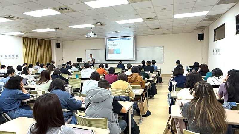 國立清華大學王道維教授分享AI社工紀錄系統，提升效率與服務品質。