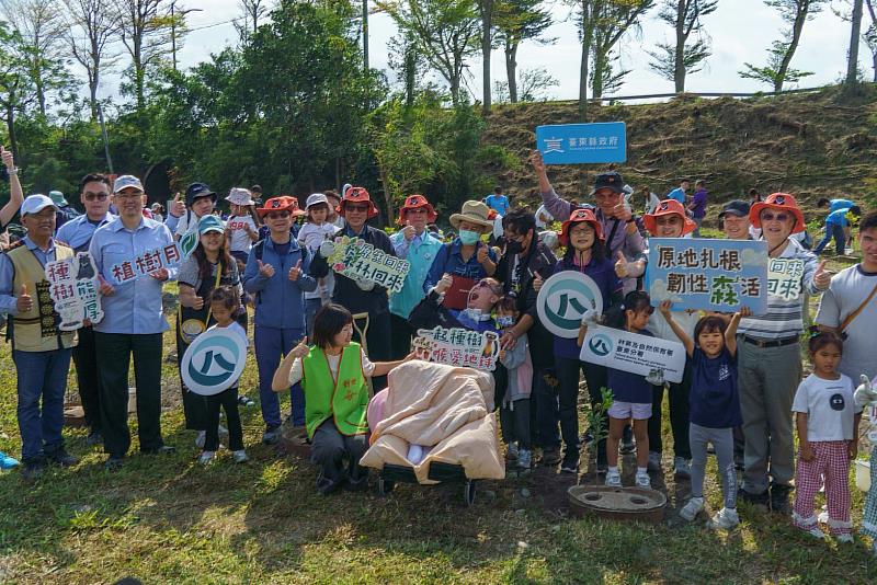 跨世代齊心編織生態綠網 115年植樹月「臺東森活市集」千人植樹傳承永續