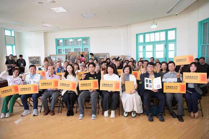 黃敏惠市長感謝藝術家與藏家無私捐贈 嘉義市立美術館再添27件珍貴館藏