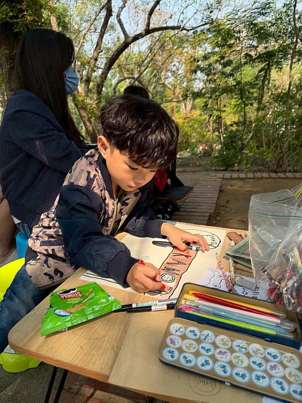 嘉市林森國小文藝芳鄰活動結合「桃城有愛 愛在森鐵 畫都4.0」寫生比賽。