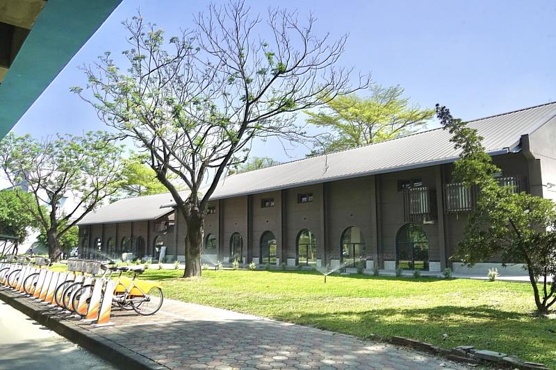 圖5 一號倉庫左，二號倉庫右(照片來源：屏東縣政府提供)