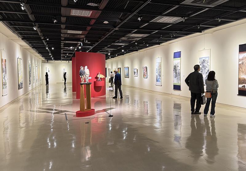「2026新北市美術家聯展」即日起至4月19日於新北市藝文中心等六大展區同步展出。