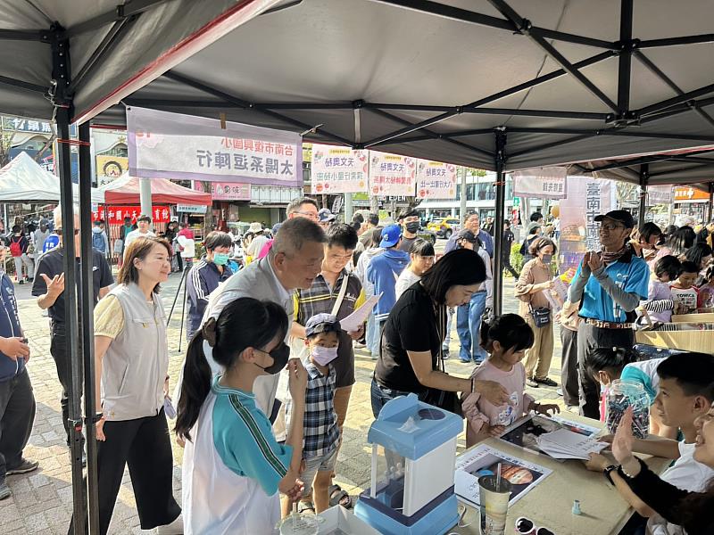 0_副市長林瑞彥代表黃敏惠市長出席活動，邀請民眾在輕鬆愉快的氛圍中學習天文知識