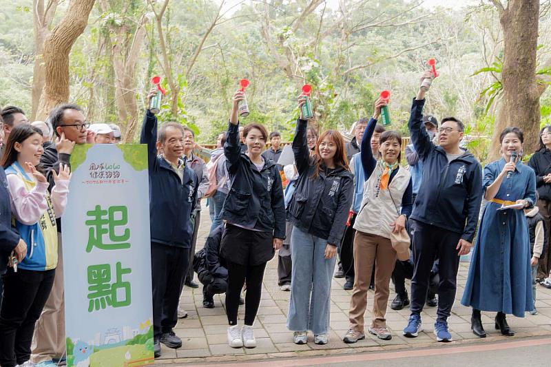 市長高虹安、貴賓及局處首長鳴笛健走。