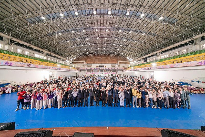 長榮大學感恩餐會募得500萬元用於學生助學與校務發展