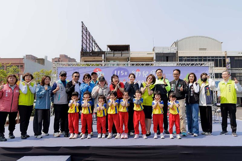 115年幼兒園消防體驗活動合照。