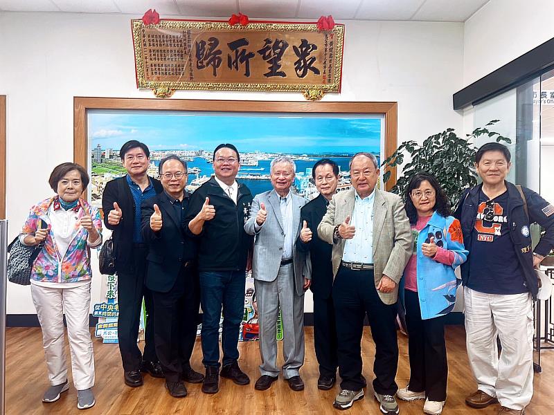 馬公市長黃健忠(左四)接待林昭庚院士等澎湖縣政顧問團交流考察。