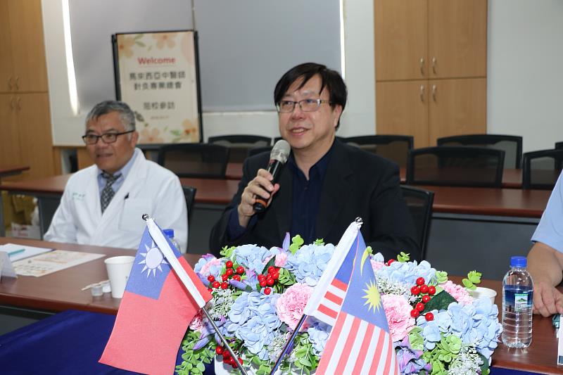 中醫學院陳易宏副院長主持雙邊座談會。