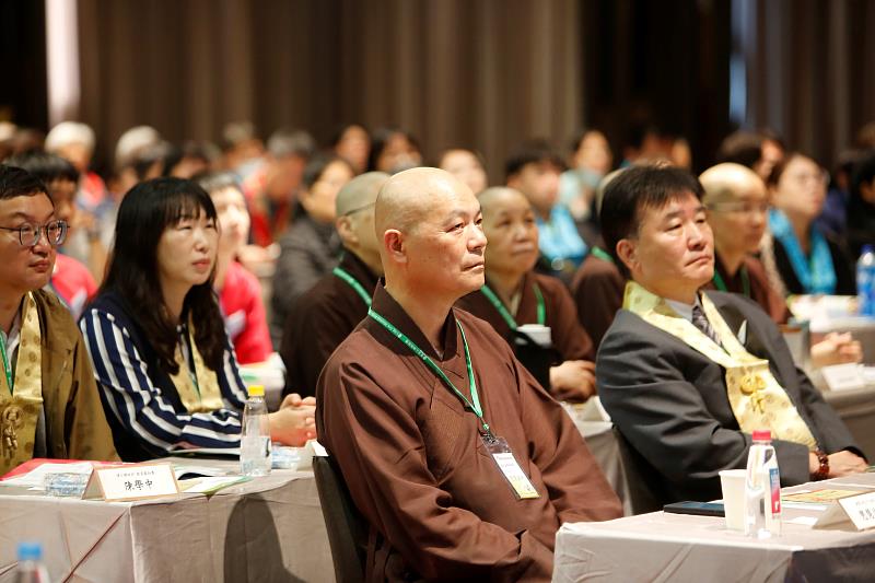 連江縣副縣長陳冠人(前右一)出席第16屆靈鷲山全國普仁獎頒獎典禮。(圖由靈鷲山佛教教團提供)