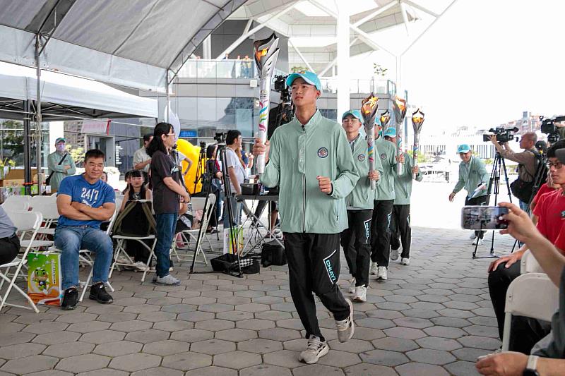 115年全中運聖火傳遞抵達高雄 翁章梁縣長邀全民來嘉作客