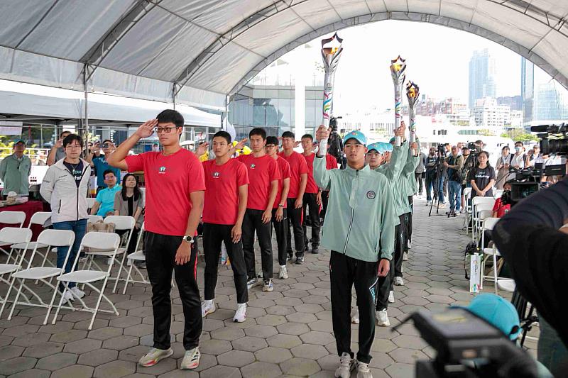 115年全中運聖火傳遞抵達高雄 翁章梁縣長邀全民來嘉作客