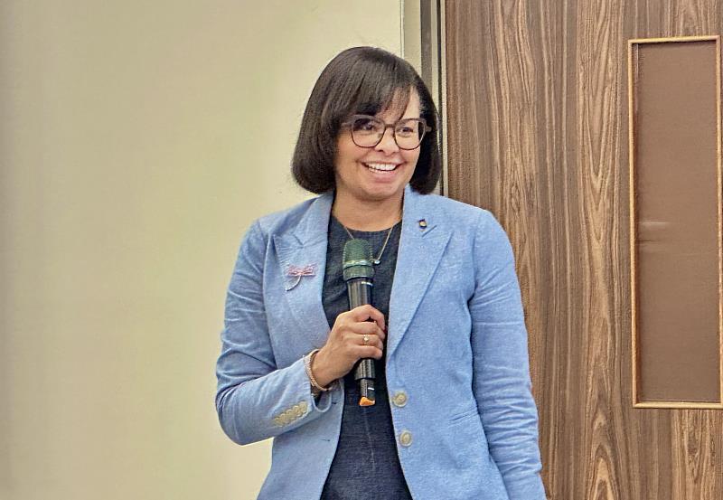 貝里斯駐臺大使梅凱瑟（Katherine Vanessa Meighan）對暨大建構的完善國際化環境與外籍學生輔導機制給予高度肯定。