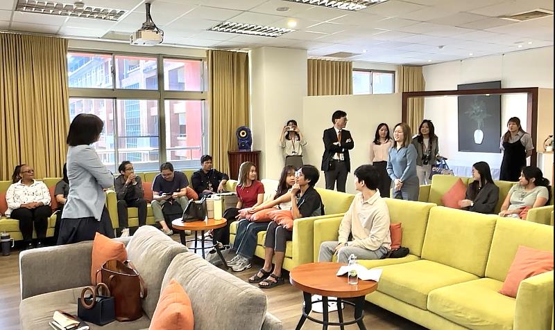 暨大國際事務處特別安排貝里斯駐臺大使梅凱瑟（Katherine Vanessa Meighan）與暨大外籍學生面對面交流。