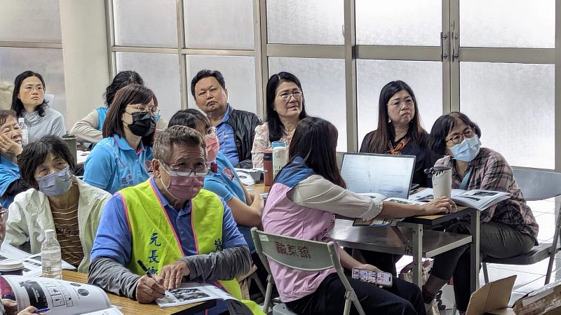 義工夥伴認真學習中。