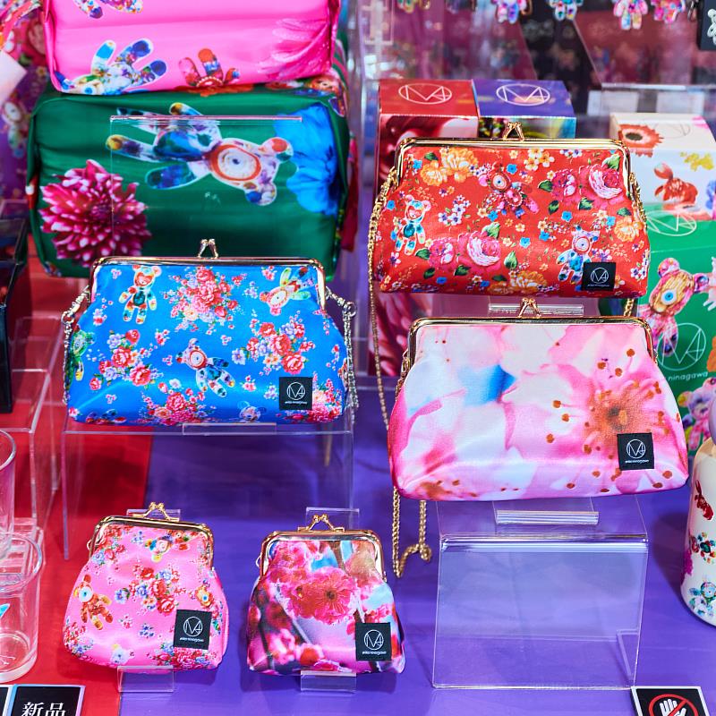 由蜷川實花親自監修設計的台北站限定周邊。圖／聯合數位文創提供