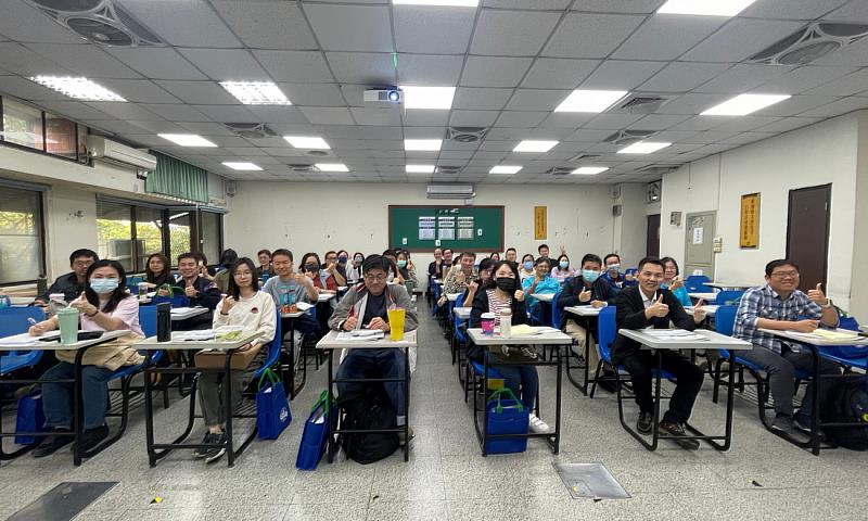 開班日學員與氣候署張根穆副署長大合照。