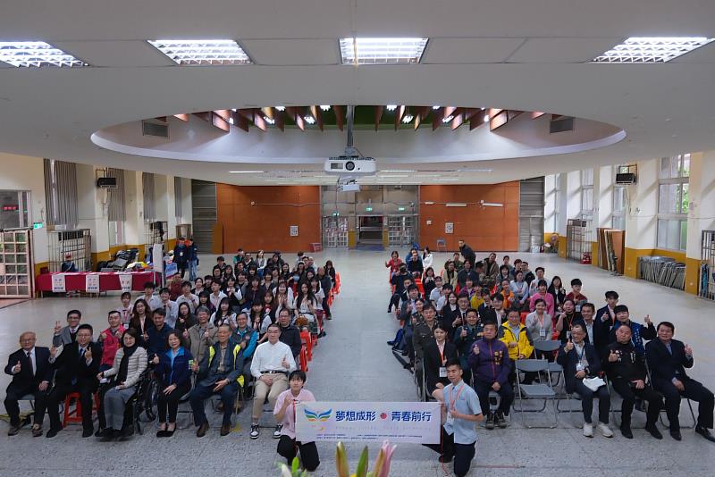 青春綻放光芒 表揚基隆市54位優秀青年