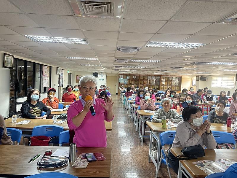 學員很踴躍地發表自己的想法。