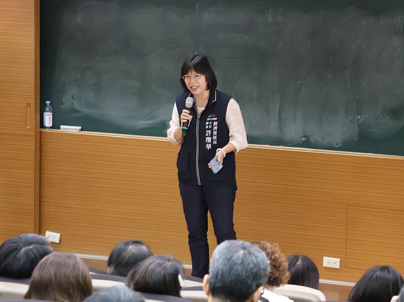 臺中市政府經濟發展局許瓊華主任秘書致詞時表示，AI應用已全面滲透至產業發展與日常生活，成為不可忽視的重要趨勢。