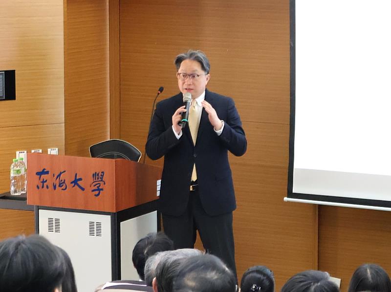 劉宗聖指出，未來金融投資將從仰賴人力蒐集資訊，轉向由AI協作進行資產再平衡、風險預測與決策防錯。