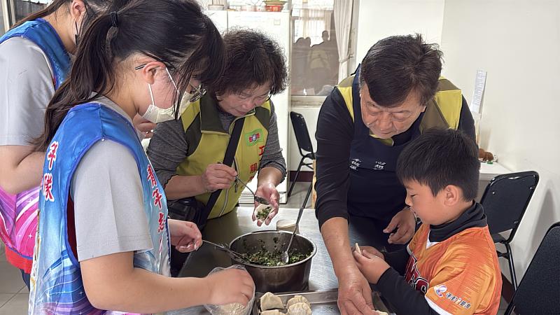 115年苗栗縣救國團「健康苗栗、幸福學習公益系列活動」聽故事、玩競賽！大湖學子走進廣愛教養院 跨世代共譜溫馨午餐情