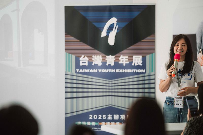 看見‧齊柏林基金會執行長萬冠麗分享致詞。