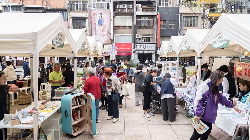 現場吸引許多民眾前來了解。