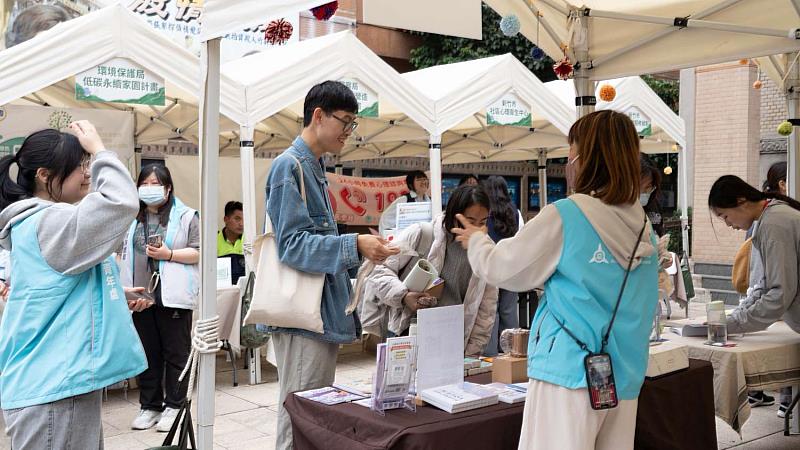現場吸引許多民眾前來了解。
