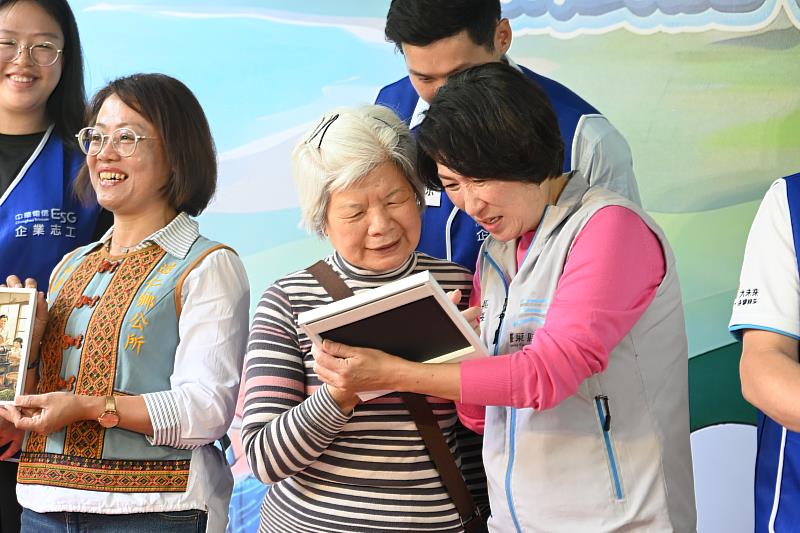 中華電信傳愛 馨心學堂AI彩繪臺東真善美