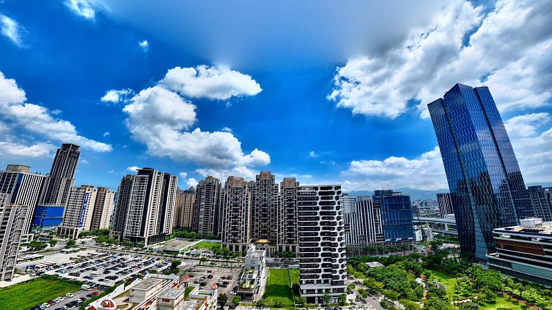 中央銀行於2026年第1季理監事會決議放寬第二戶購屋貸款成數到6成，預期隨著中古市場逐步活絡，這股動能也為預售市場注入強心針，提升預售信心面。