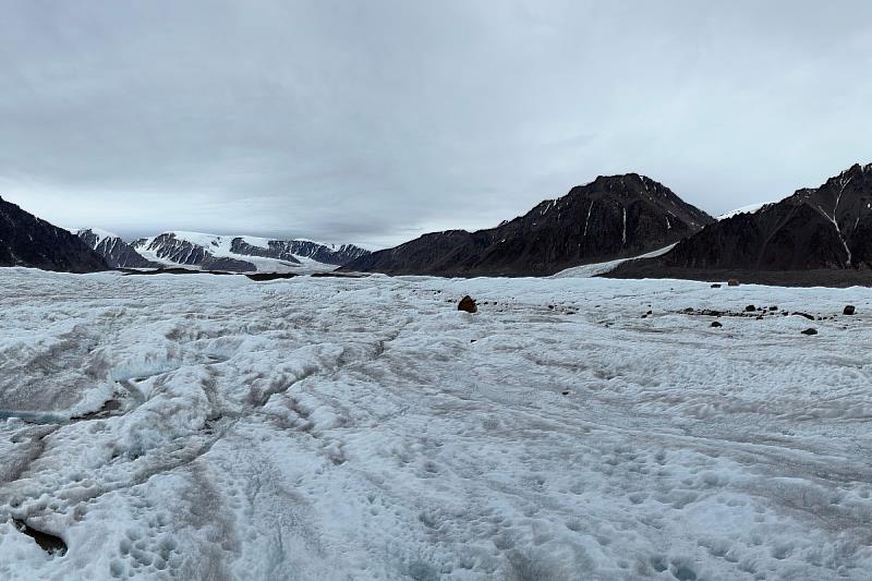 加拿大曼森冰原(Manson Icefield),一片廣袤的湖泊就隱藏在此地的冰層之下。/照片渥太華大學Luke Copland教授提供