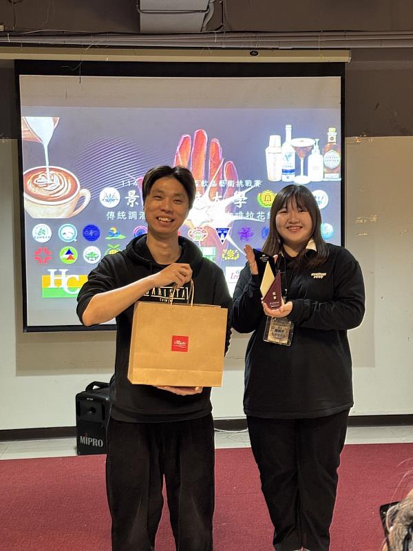 咖啡拉花高中職組冠軍。